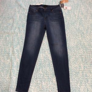 NWT Celebrity Pink Mid Rise Skinny Jeans
